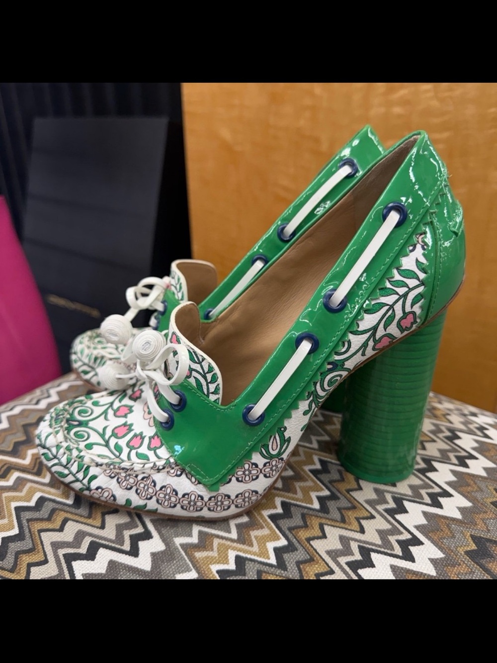 Tory Burch Green and White Floral Lace-Up Block Heel Pumps - Picture 5 of 10